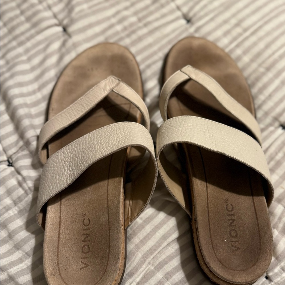 Vionic Women's Cream Sandals size 11